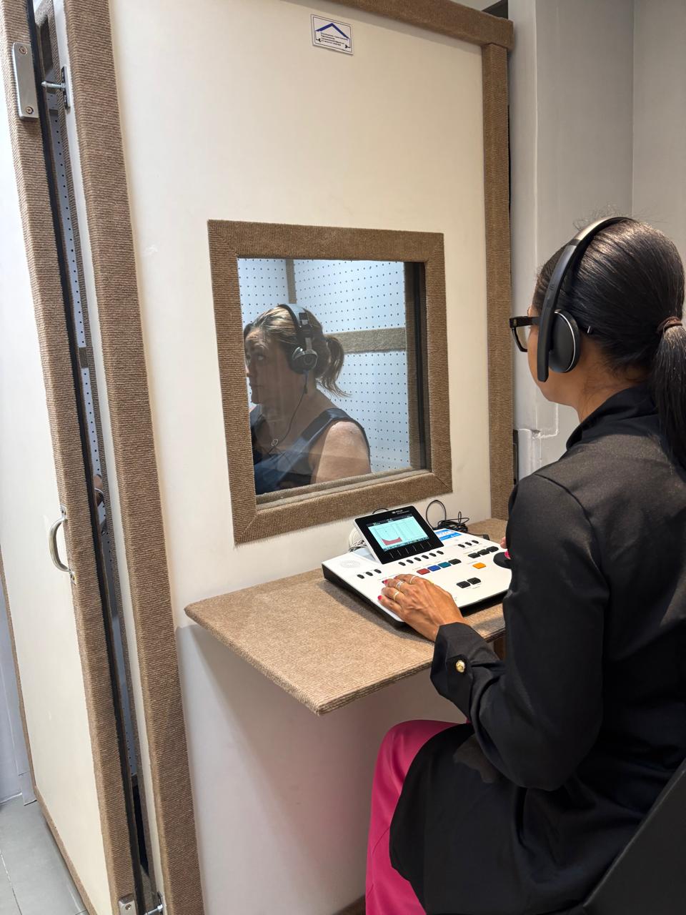 Cabine de audiometria da Salvador Aparelhos Auditivos